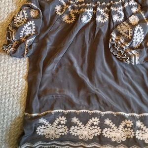 Sundance Silk Tunic—XL. Gray with cream embroidery